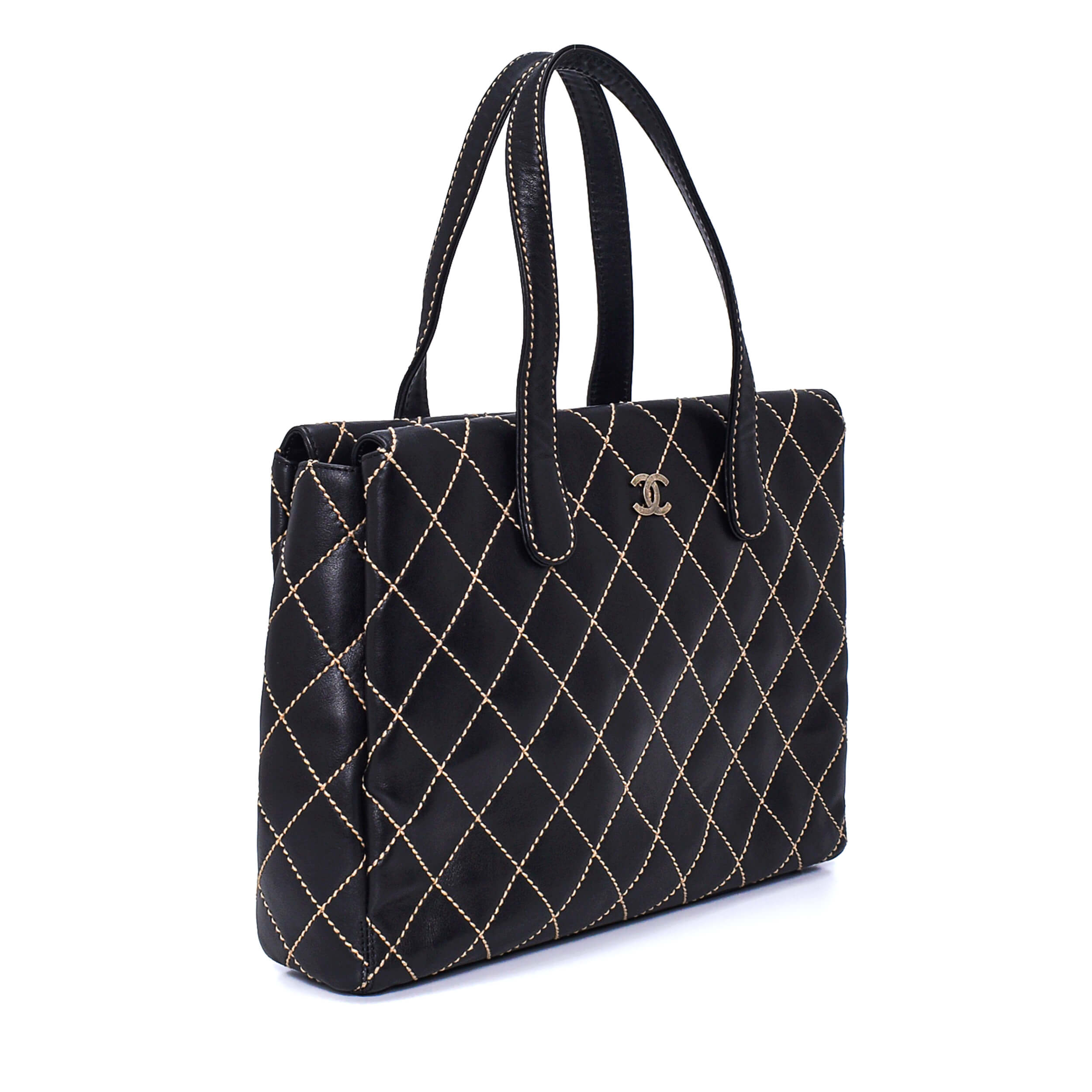 Chanel - Black Quilted Stitch & Lambskin Leather CC Bag